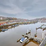 Host & Stay - Seal View