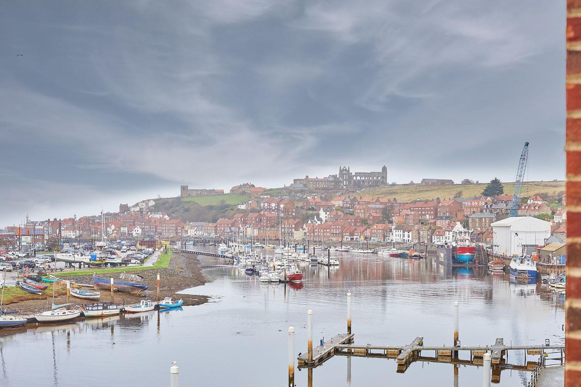 Host & - Seal View Whitby